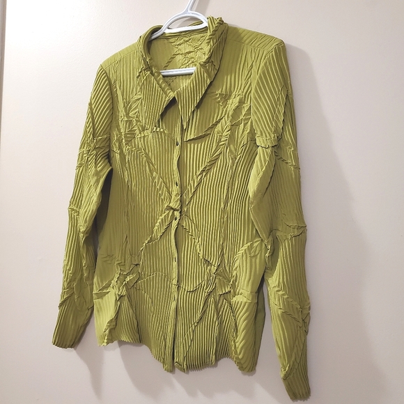 Babette - Crinkle Blouse in Green - Read for Sizing - Picture 3 of 5